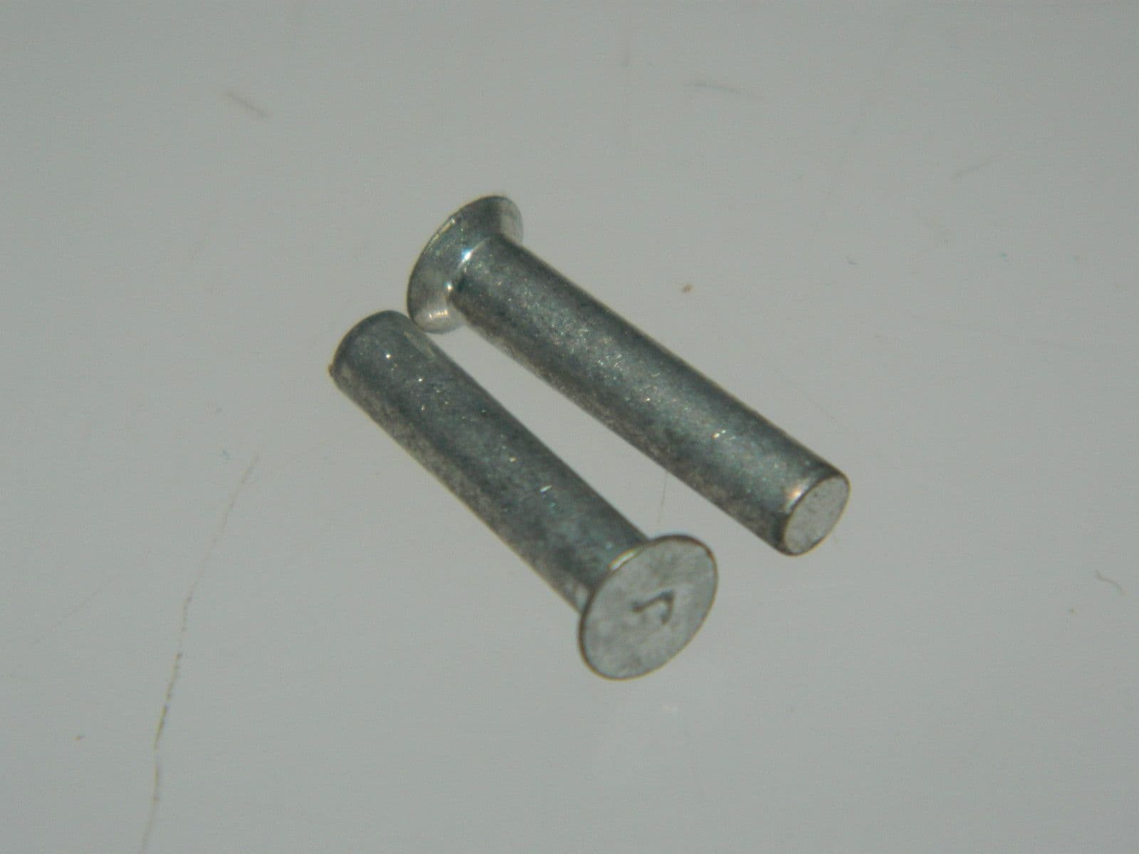 100 x Rivets Solid CSK Diameter 1/8